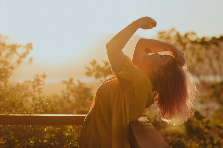 a person with the arms up